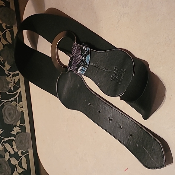 Free with any bundle! NY & Co. Wide stretch belt blue repitle print - Picture 8 of 11